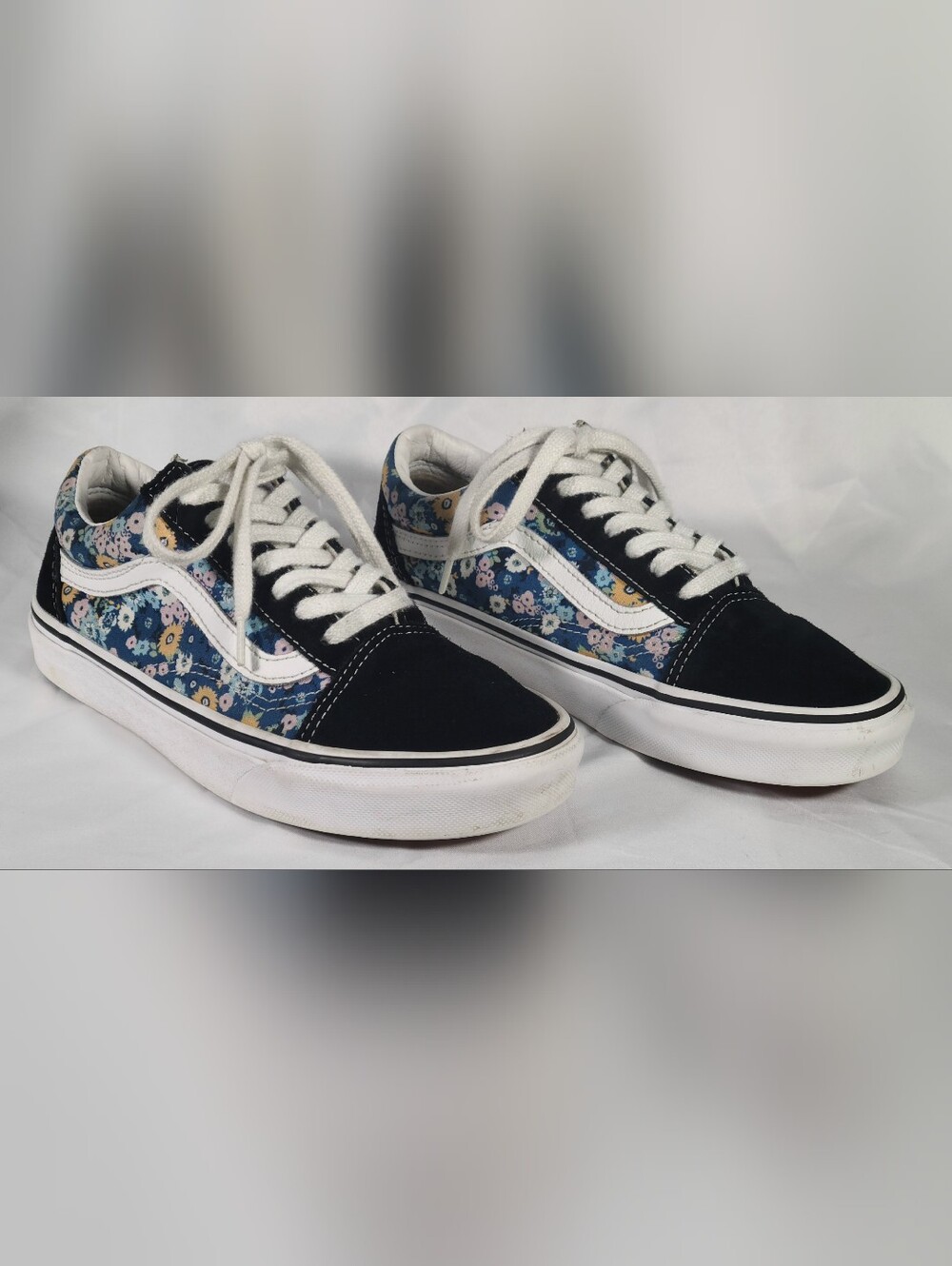 Vans Women's Navy Floral Low-Top Sneakers